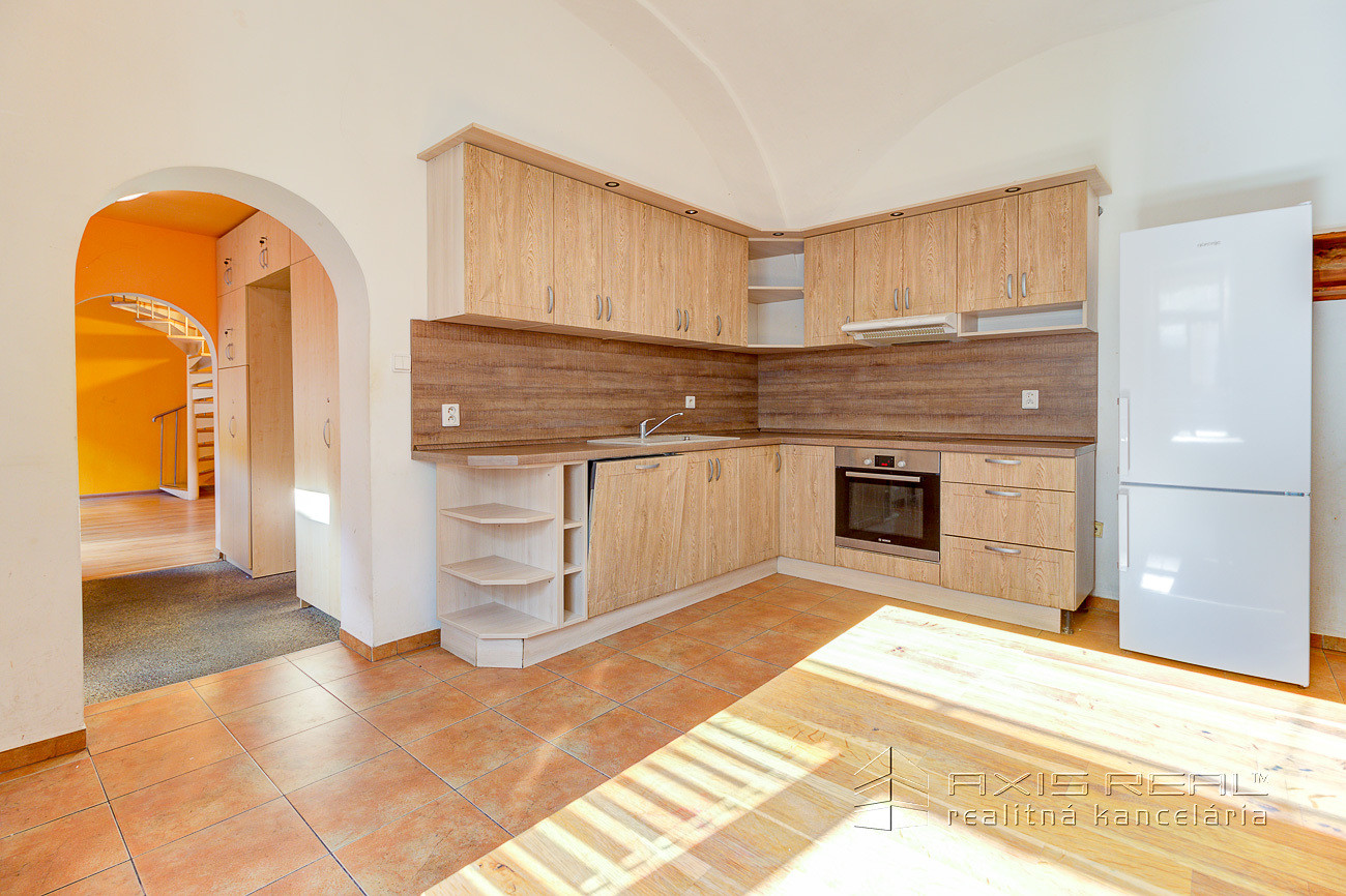 Veľký 4-izb. mezonet v Starom Meste, BA I., Obchodná ul.