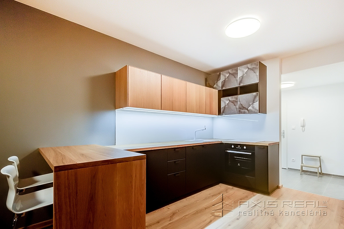 Svetlý 1,5-izb. byt, PARKING, BA II., Ružinov, Plynárenska