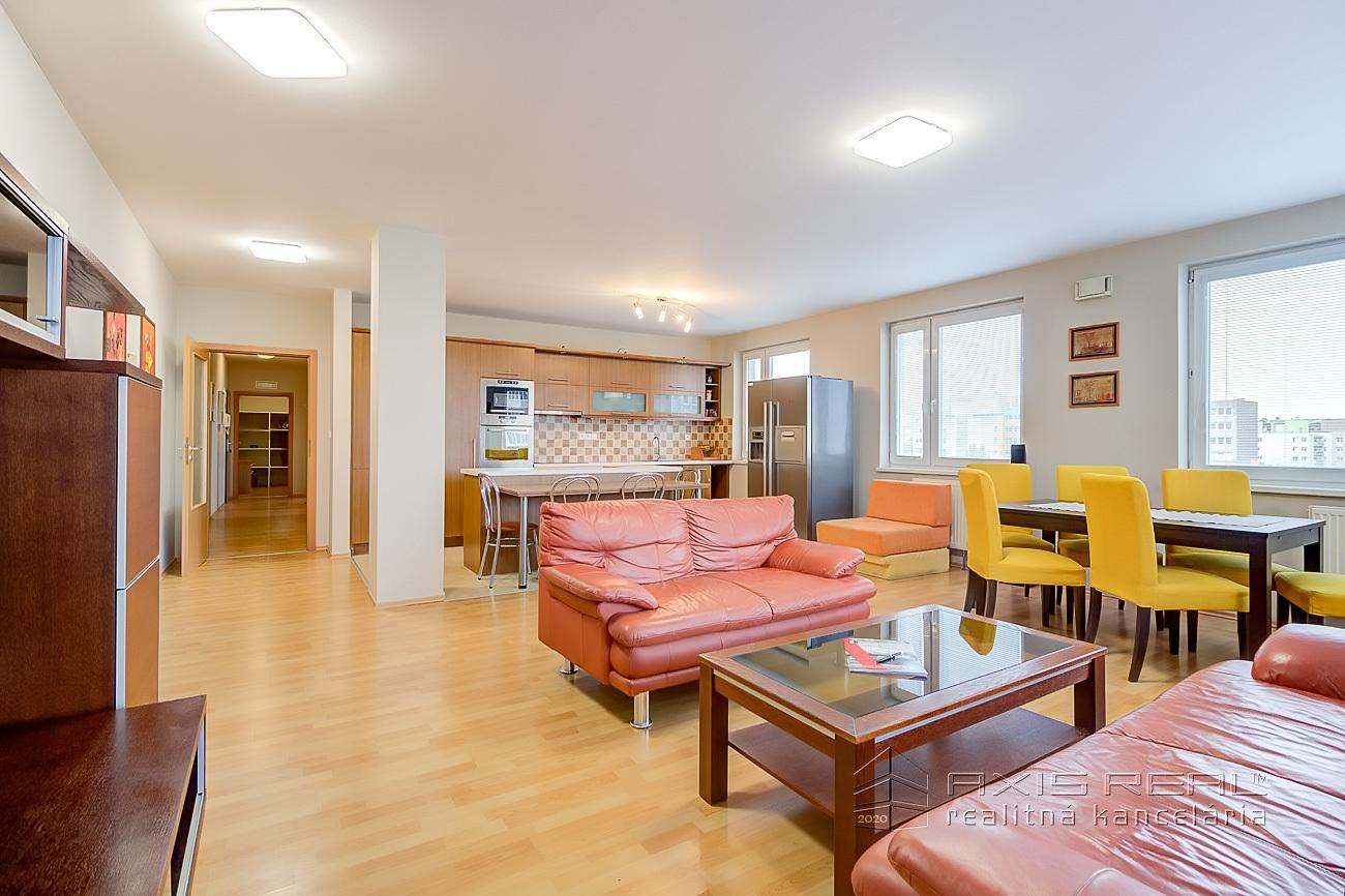 BEZ PROVÍZIE Veľký 3-izb. byt, KLÍMA, BA II., Košická ul.