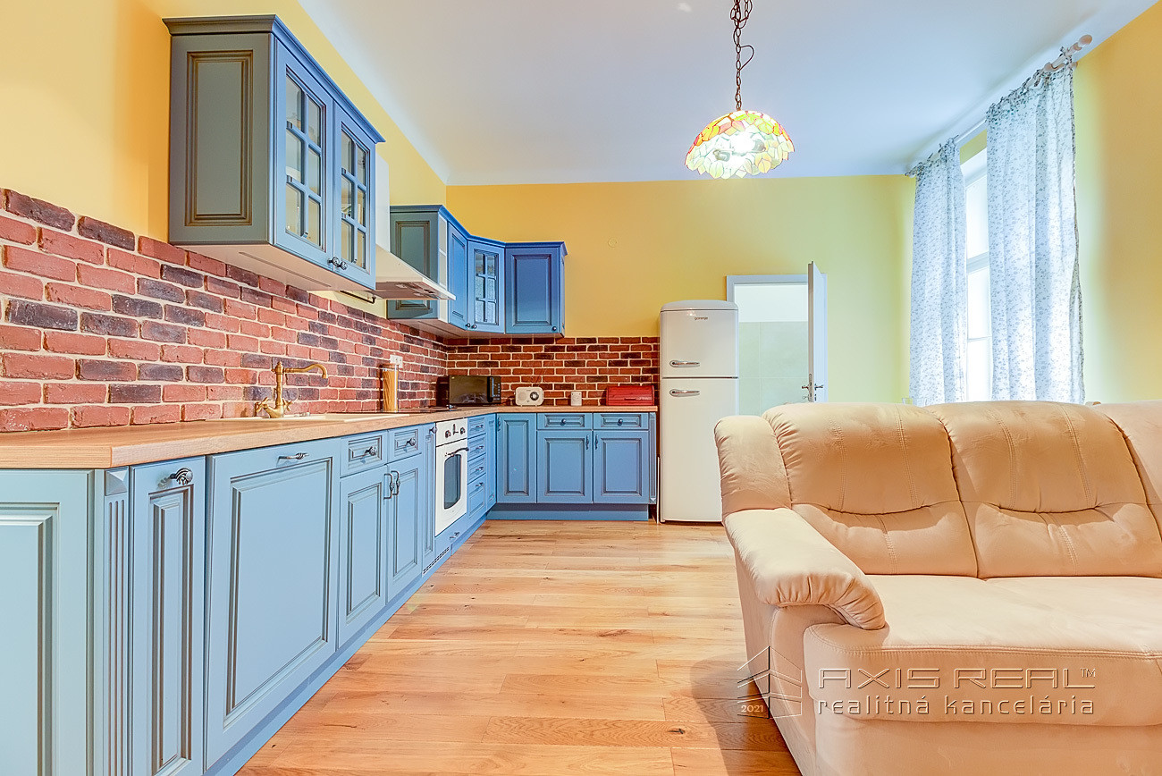 Krásny 3-izbový byt, historická budova, BA I. SM, Zochova