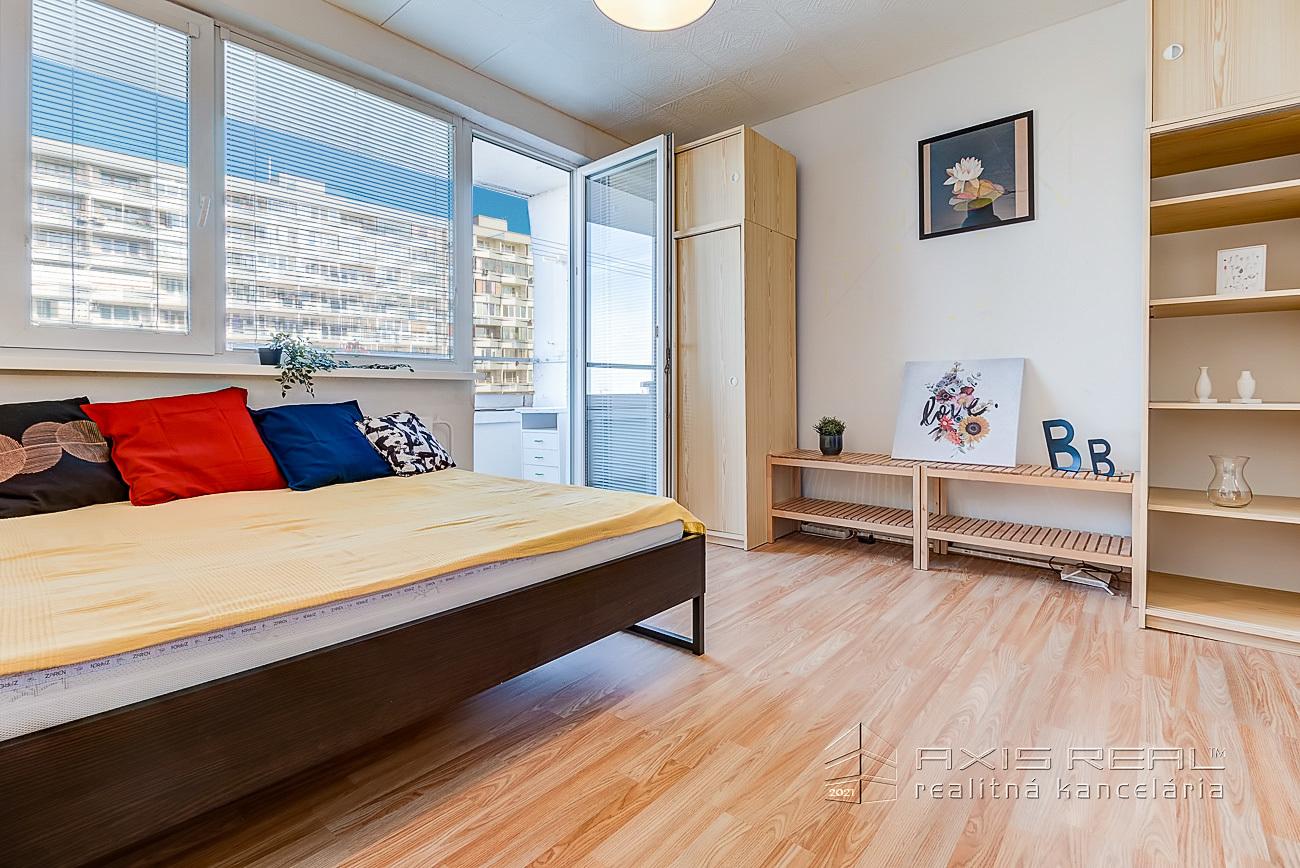 Garsónka, LODŽIA, ZAČIATOK BA V. Petržalka, Šustekova ul.