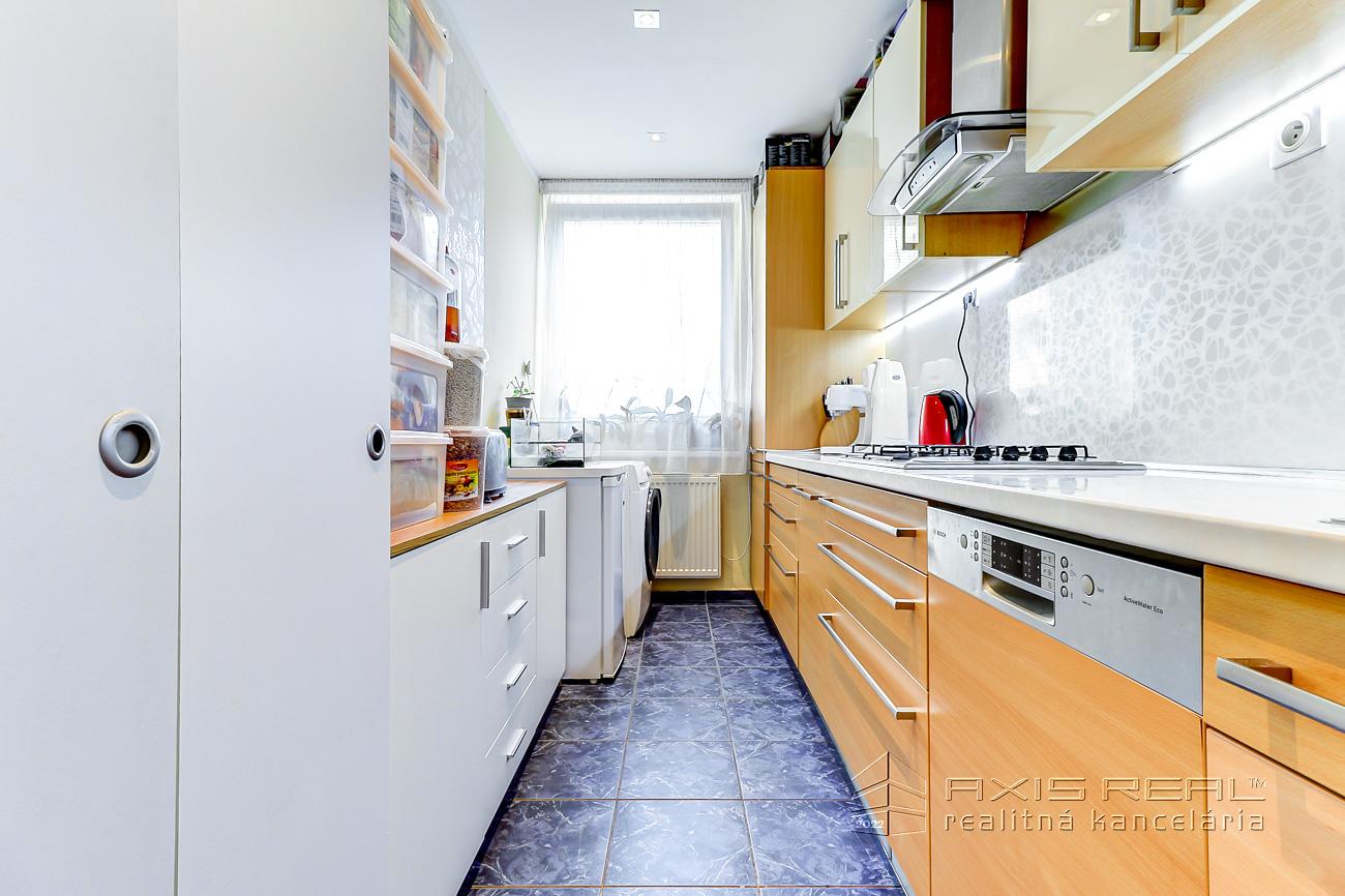  ZARIADENÝ 3-izb.byt, 2 LODŽIE, BA V.Petržalka, Rovniankova