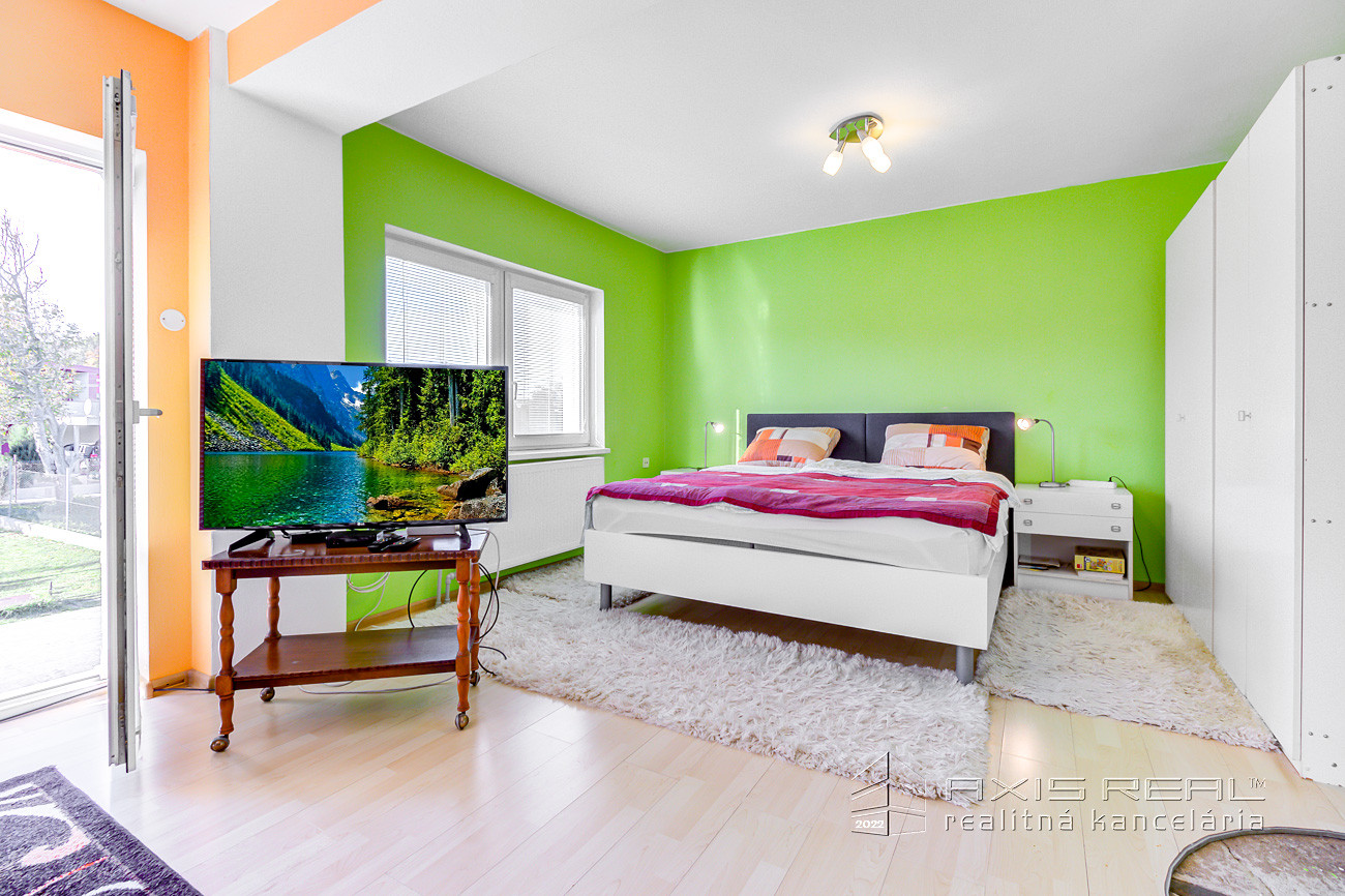  Viničný dom na trvalé bývanie, garáž, Levice, Svätojánska