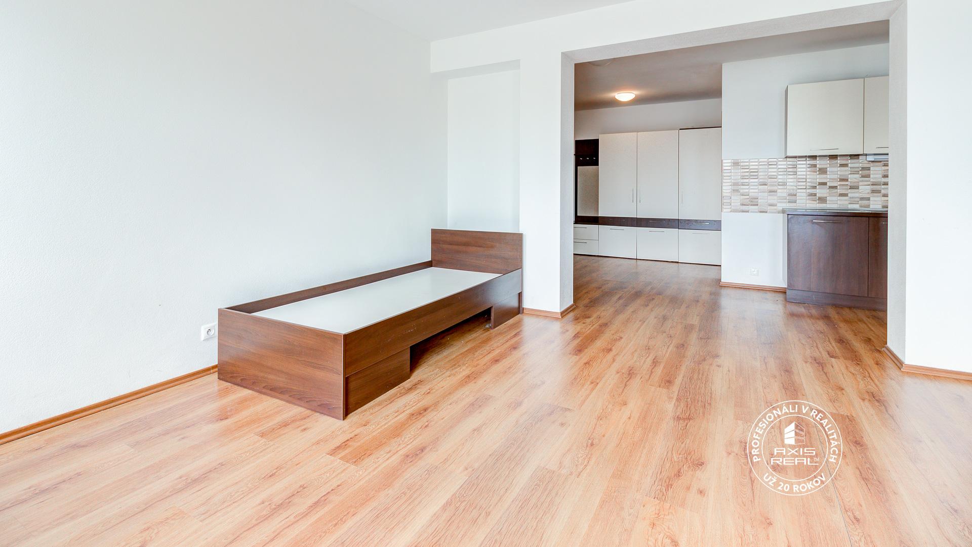  Veľký čiastočne zariadený 2-izbový byt, PARKING, Stupava