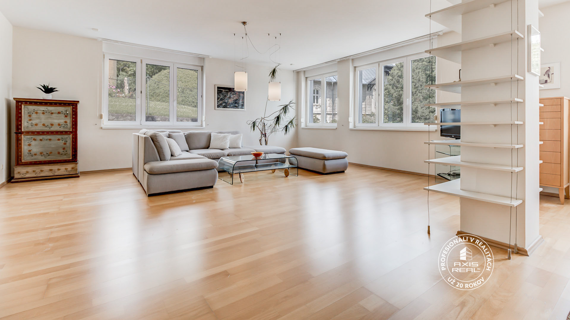  Novosvetská: Veľký 3i byt, 2 kúpeľne-garáž-terasa-šatník