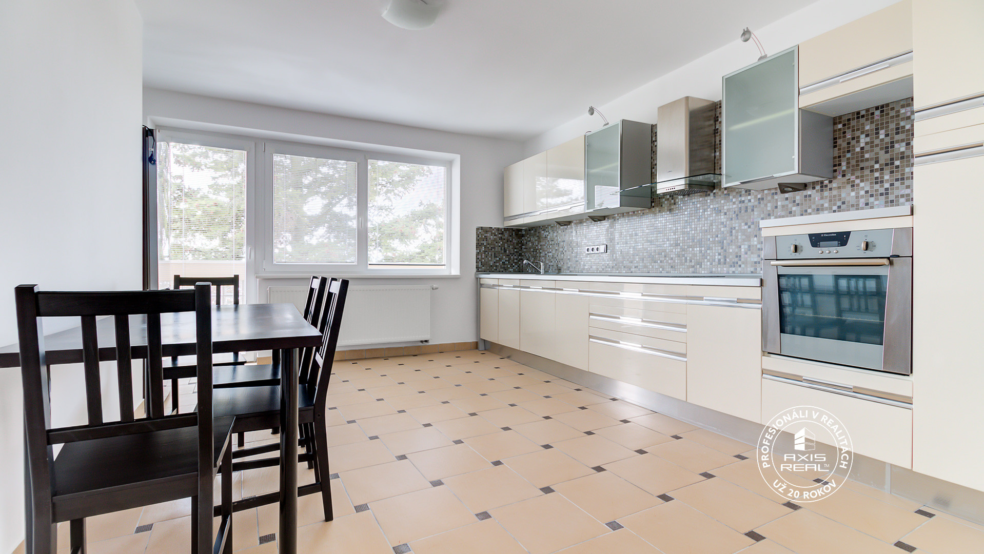   4-izb. byt 102 m2, LODŽIA, HRADNÝ KOPEC, ulica Na kopci