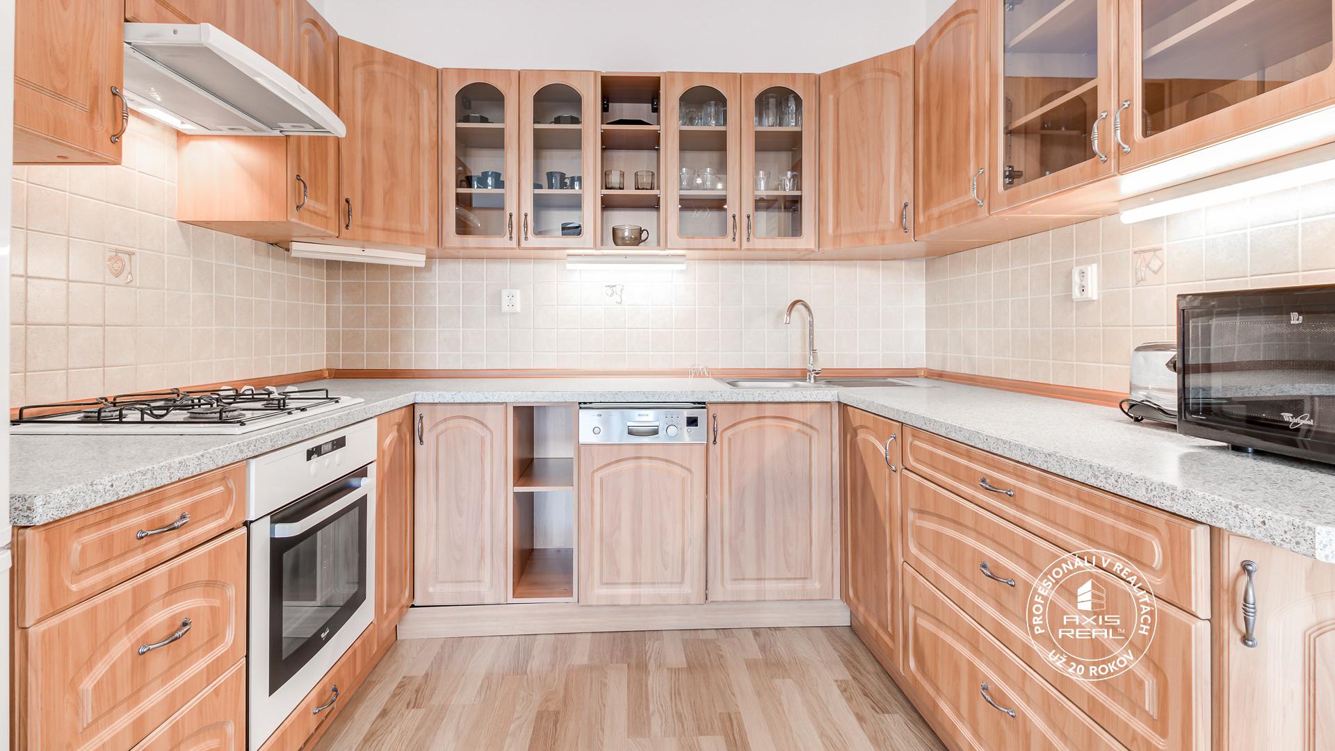  2-izbový byt, 77m2, LODŽIA, KOMORA, GARÁŽ, Budatínska ul.