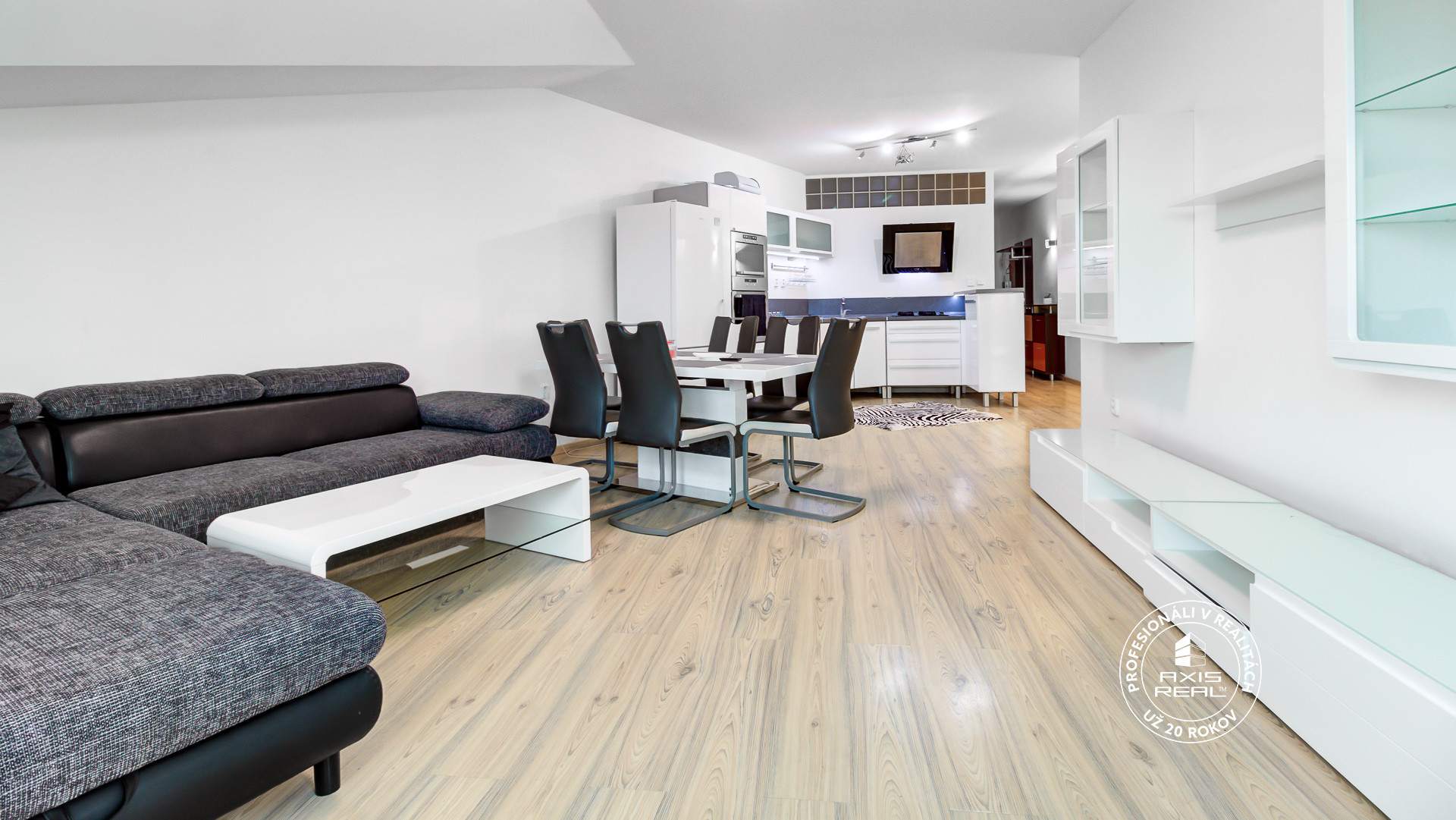  3-izb.byt TERASA, 2x PARKOVANIE, TEHLA, Rovinka, Farebná