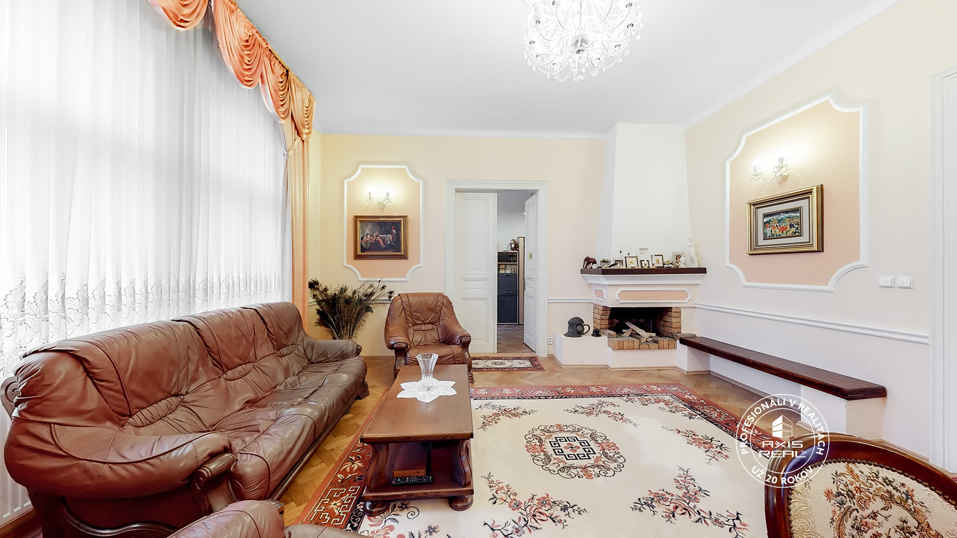  4-izbový byt (126 m2) v historickom dome na ulici Palisády