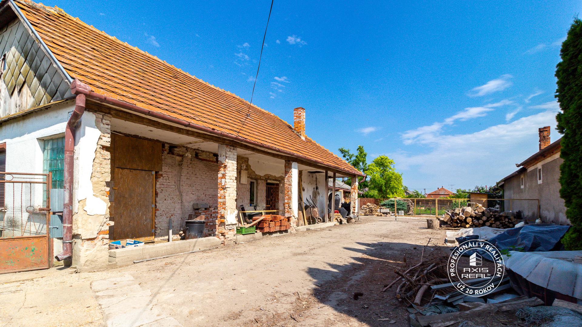  Starý rodinný dom, TEHLA, obec Holiare 56