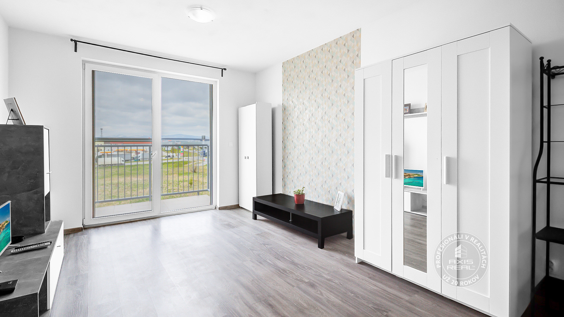  1-izb. byt, Horný Dvor, balkón, VOĽNÝ IHNEĎ 