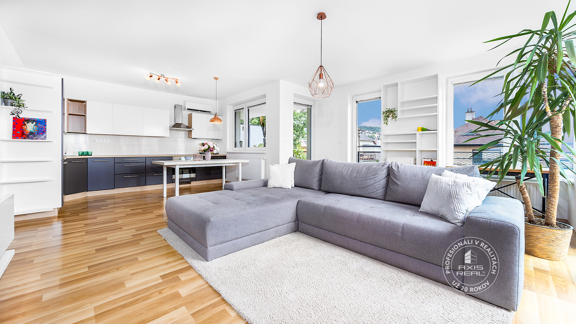  PRIESTRANNÝ 2-izbový byt s lodžiou a PARKOVANÍM na KOLIBE