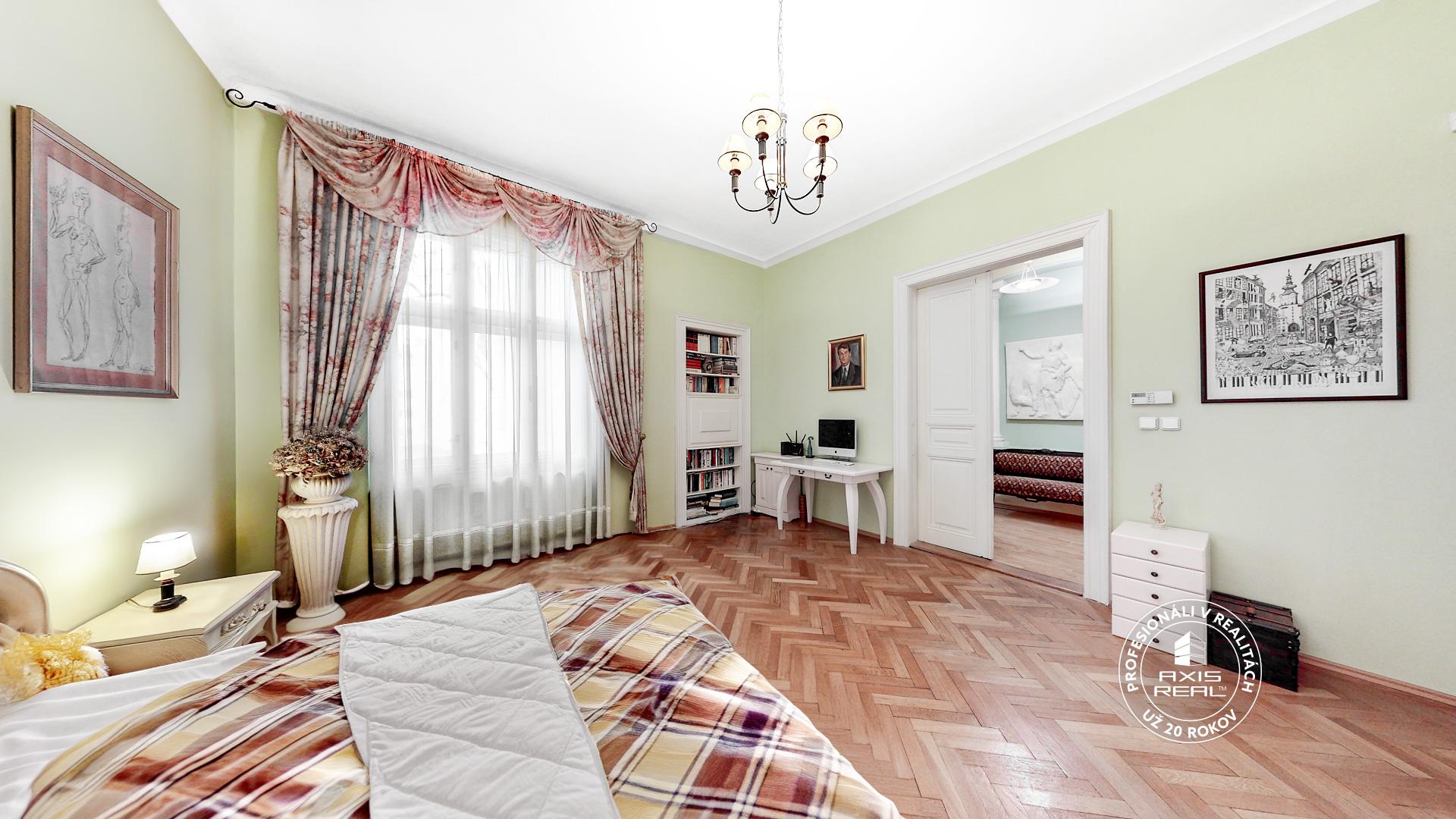  4-izbový byt (126 m2) v historickom dome na ulici Palisády