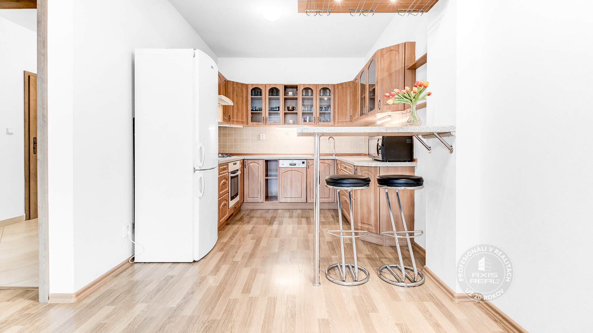  2-izbový byt, 77m2, GARÁŽ, LODŽIA, KOMORA, Budatínska ul.