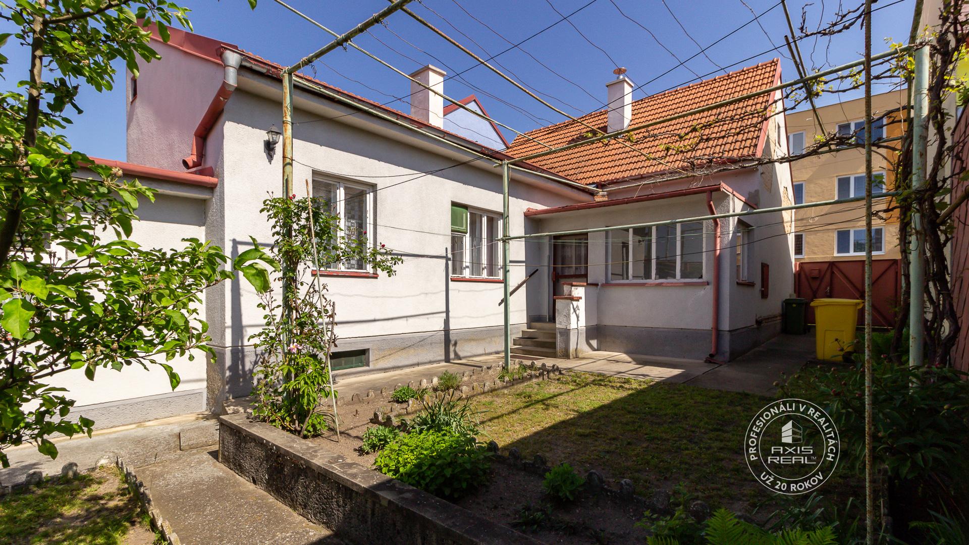   Rodinný dom so záhradou pri Zámockom parku, Jesenského ul