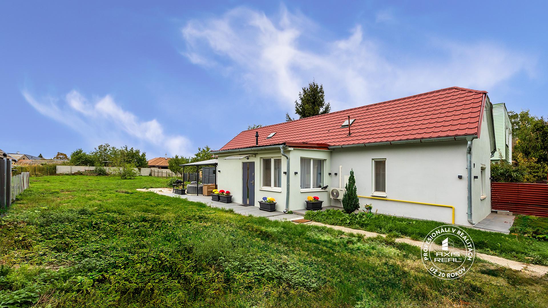  Pekný rodinný dom v obci Rohovce