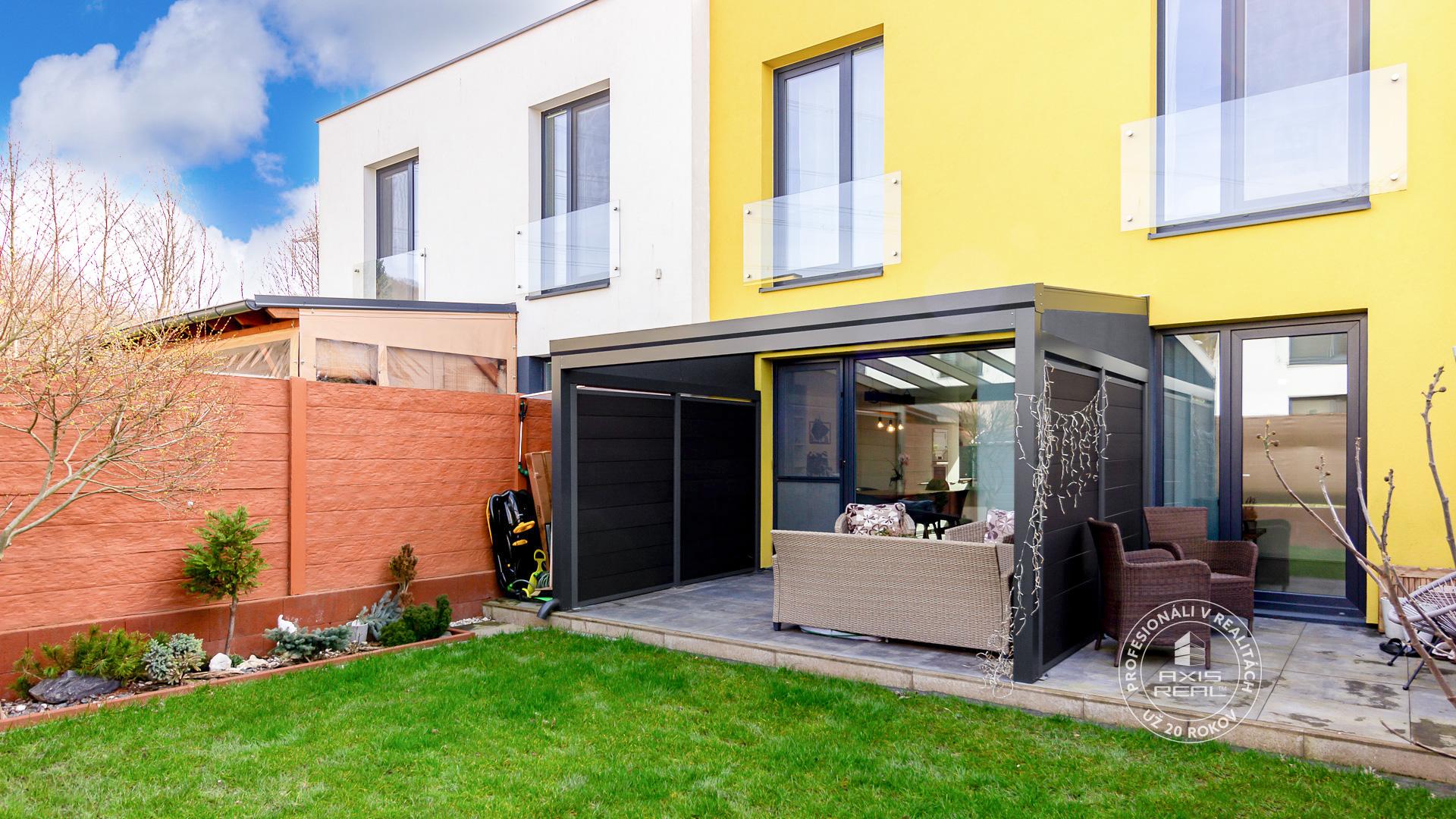  Nádherný radový rodinný dom so záhradou a parkovaním