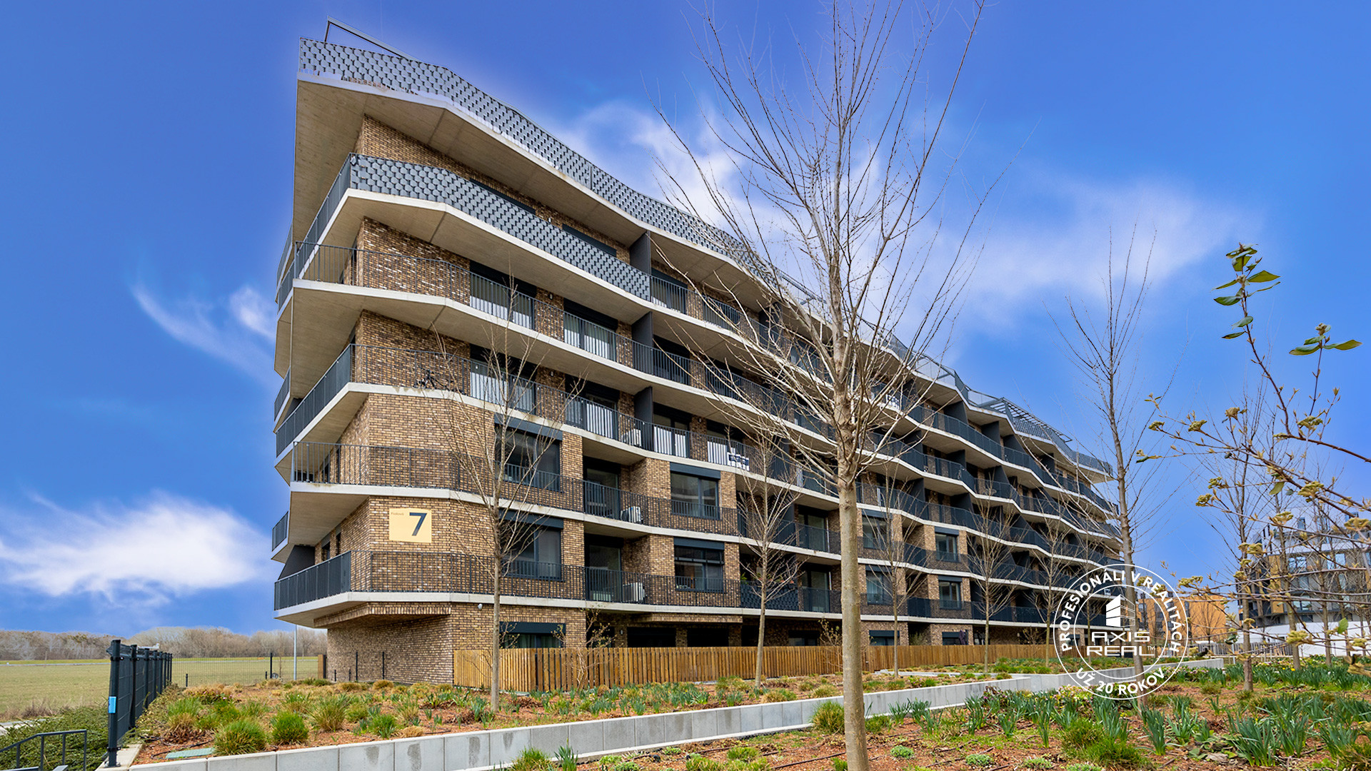  Garážové státie v NOVOSTAVBE, BA V. Petržalka, Fialová ul.