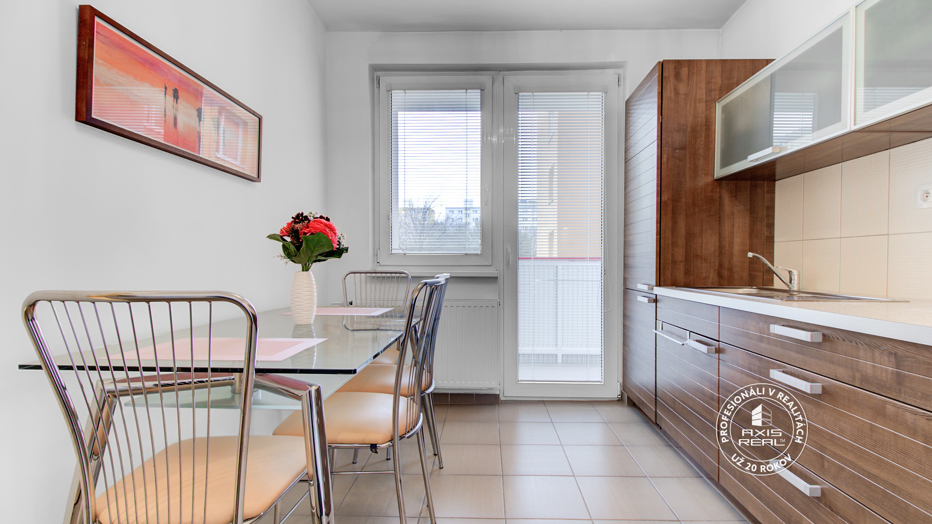  Pekný 3-izbový byt (69 m2) s LODŽIOU a GARÁŽOU