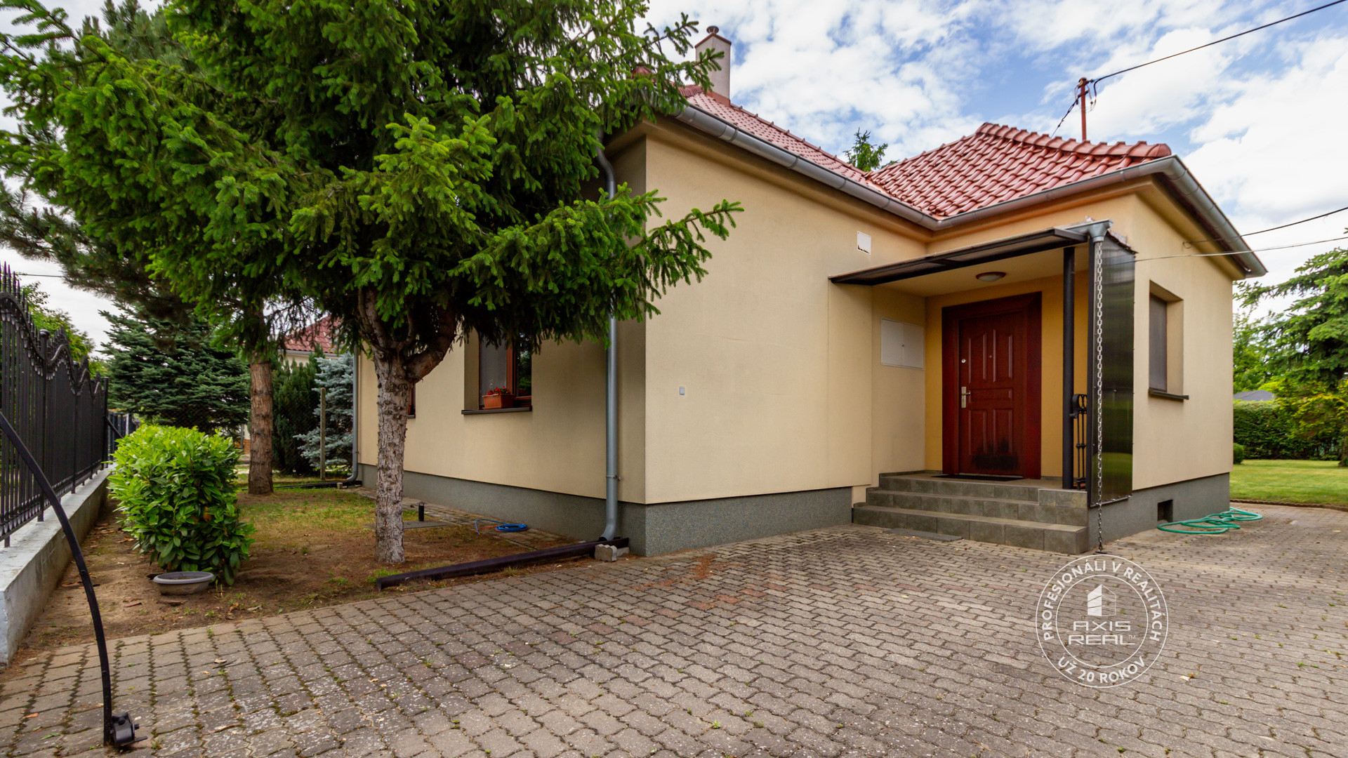  Rodinný dom, veľký pozemok, krásna záhrada, Ivánka p.D.