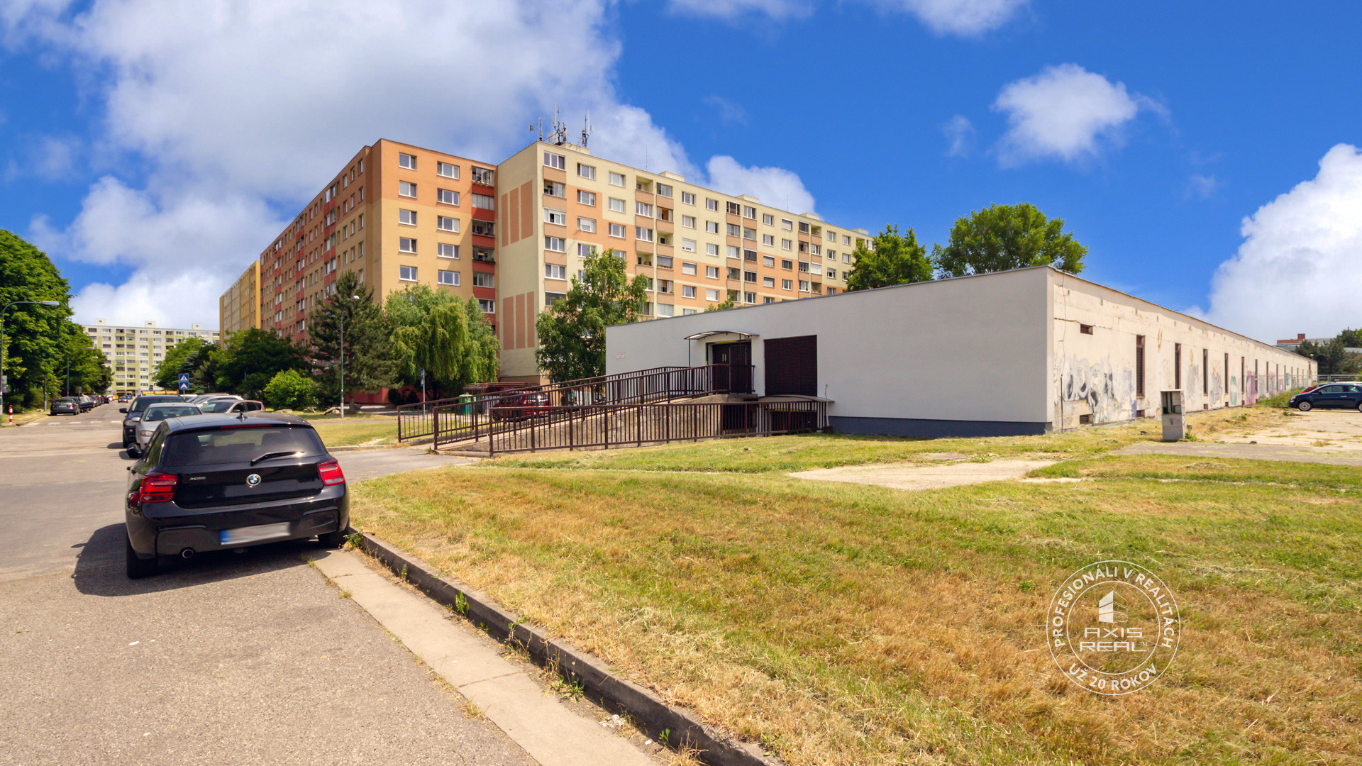   Garáž, Bratislava V. - Petržalka, Macharova ulica