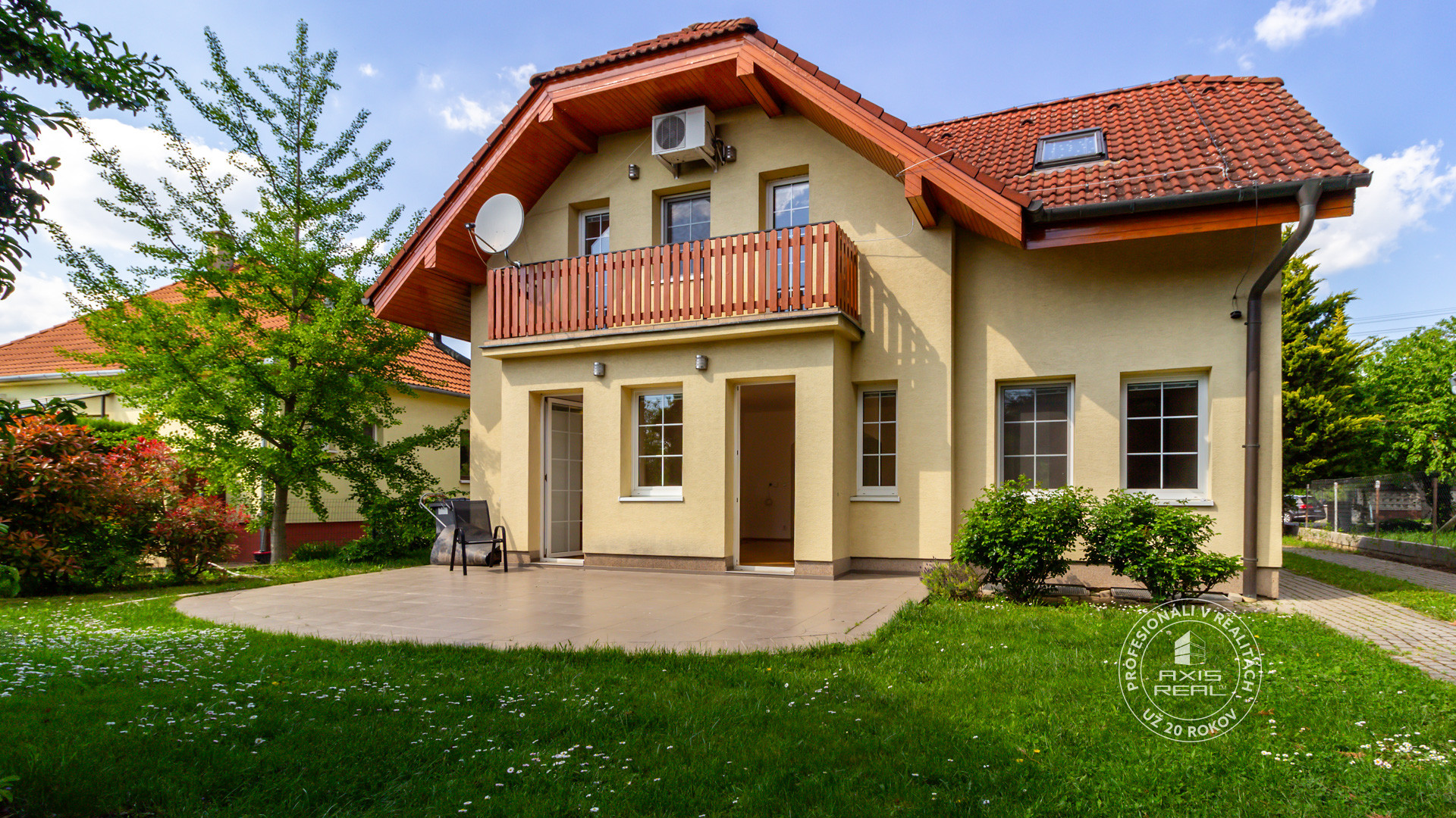  Big House + Smaller House for TWO GENERATION Living