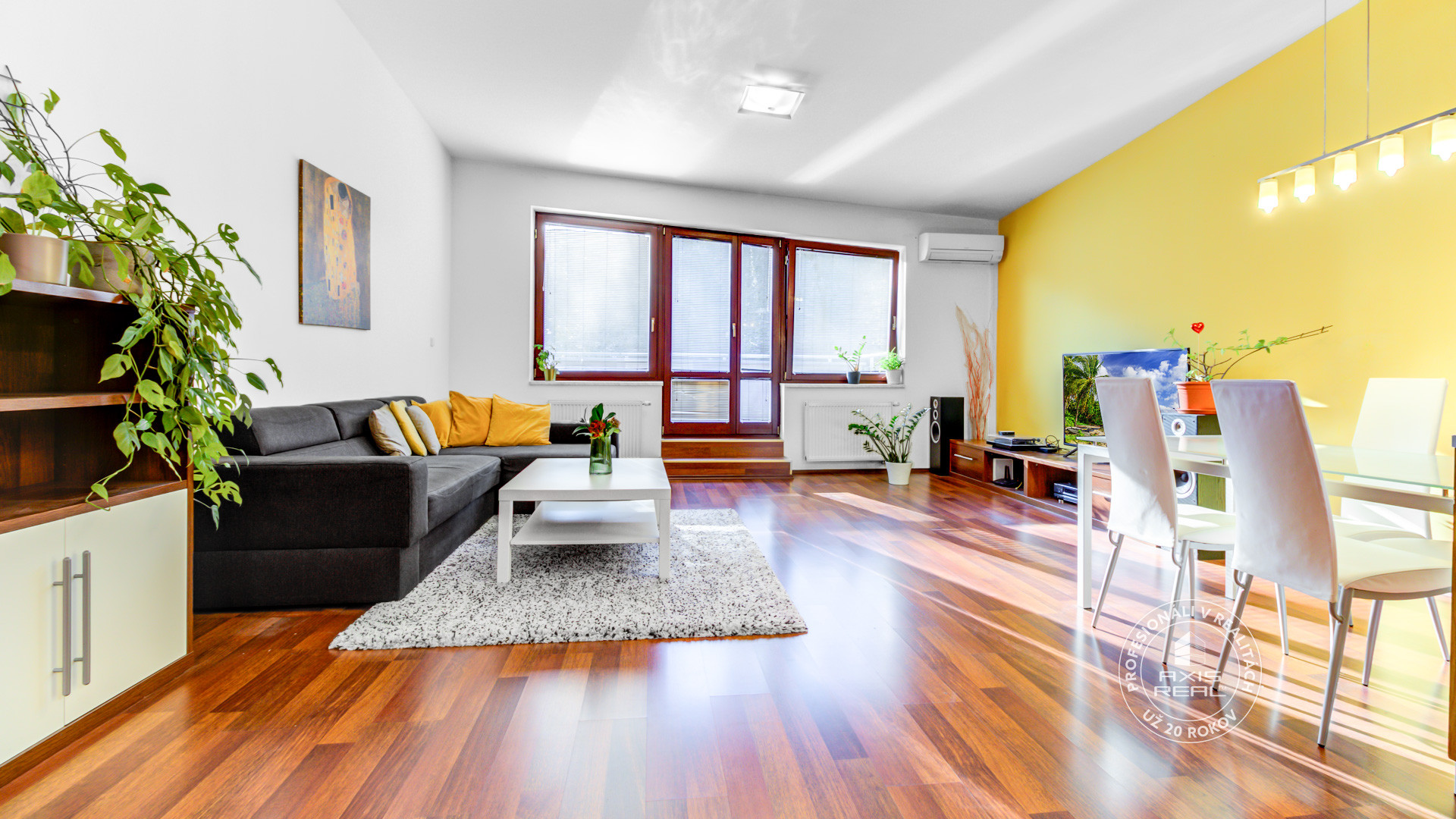  Veľký 2-izb. byt, GARÁŽ, BA Staré Mesto, Slávičie údolie