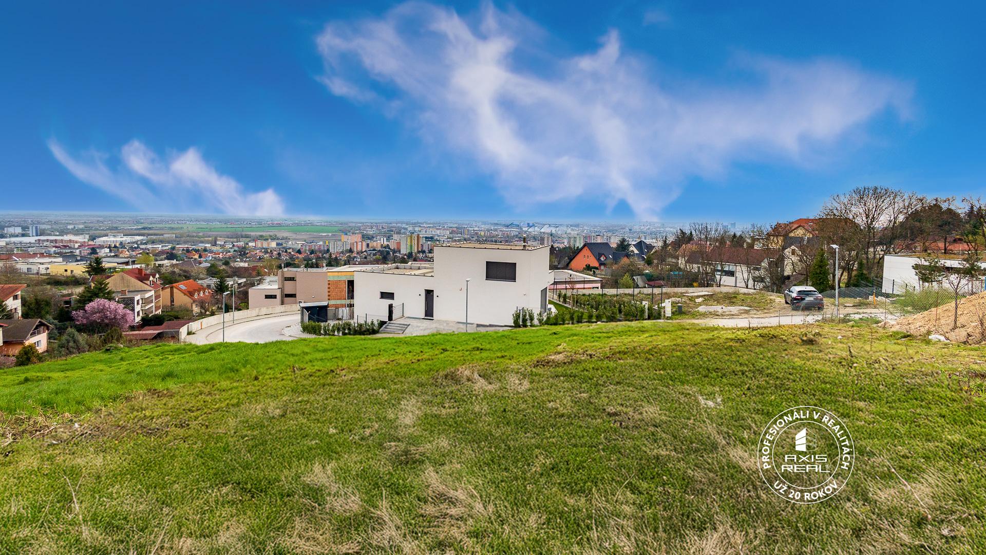  Stavebný pozemok (628 m2) s výhľadom, BA III. Rača