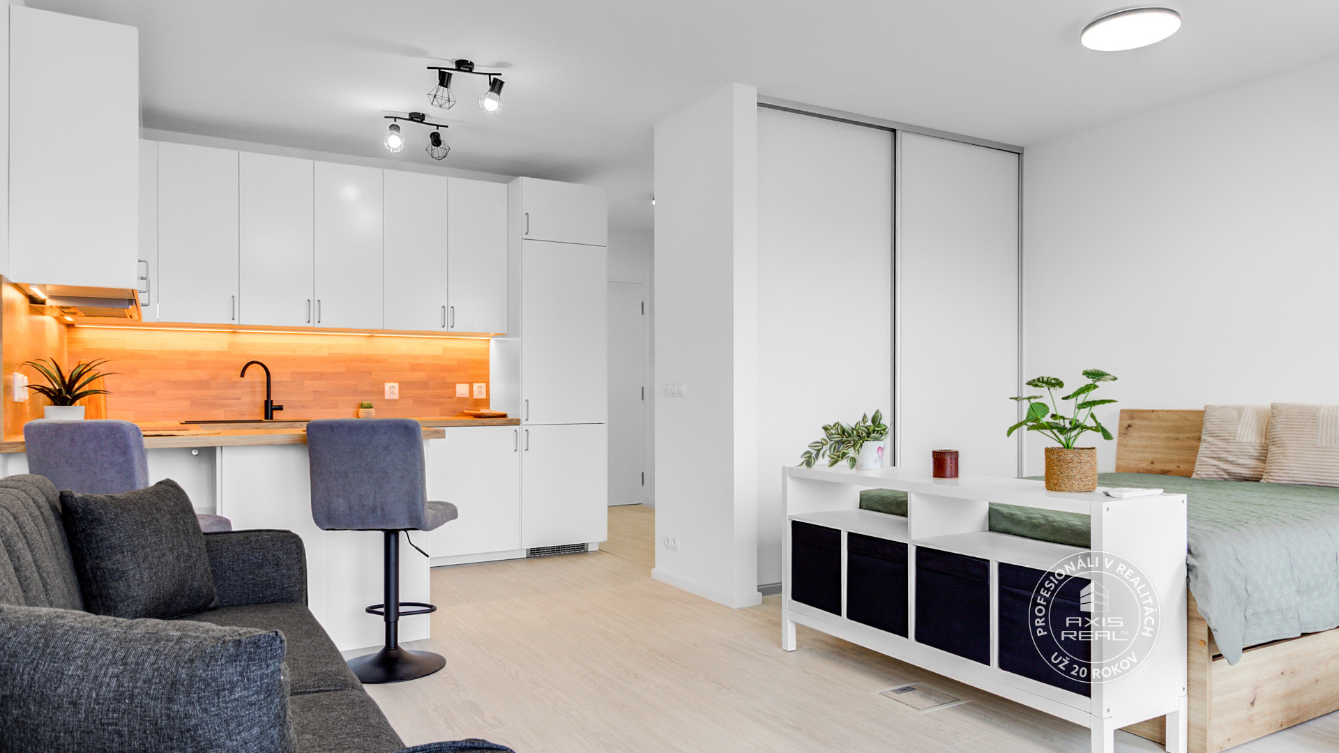  Nový slnečný 1,5i byt, klimatizácia, garáž, park. státie