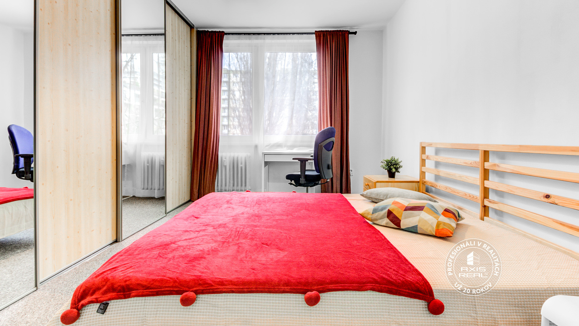  Zariadený 2-izbový byt, DVE NEPRIECHODNÉ IZBY, OC RETRO