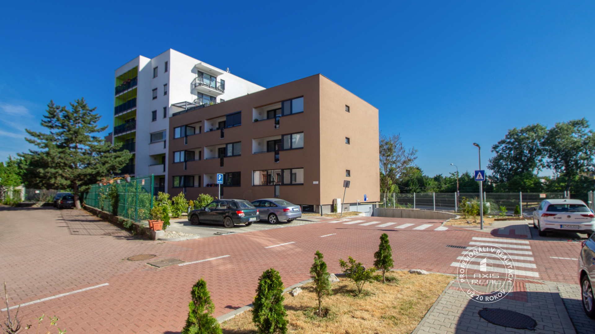  Parkovacie státie v uzavretom areáli, Ružinov, Mierová ul.