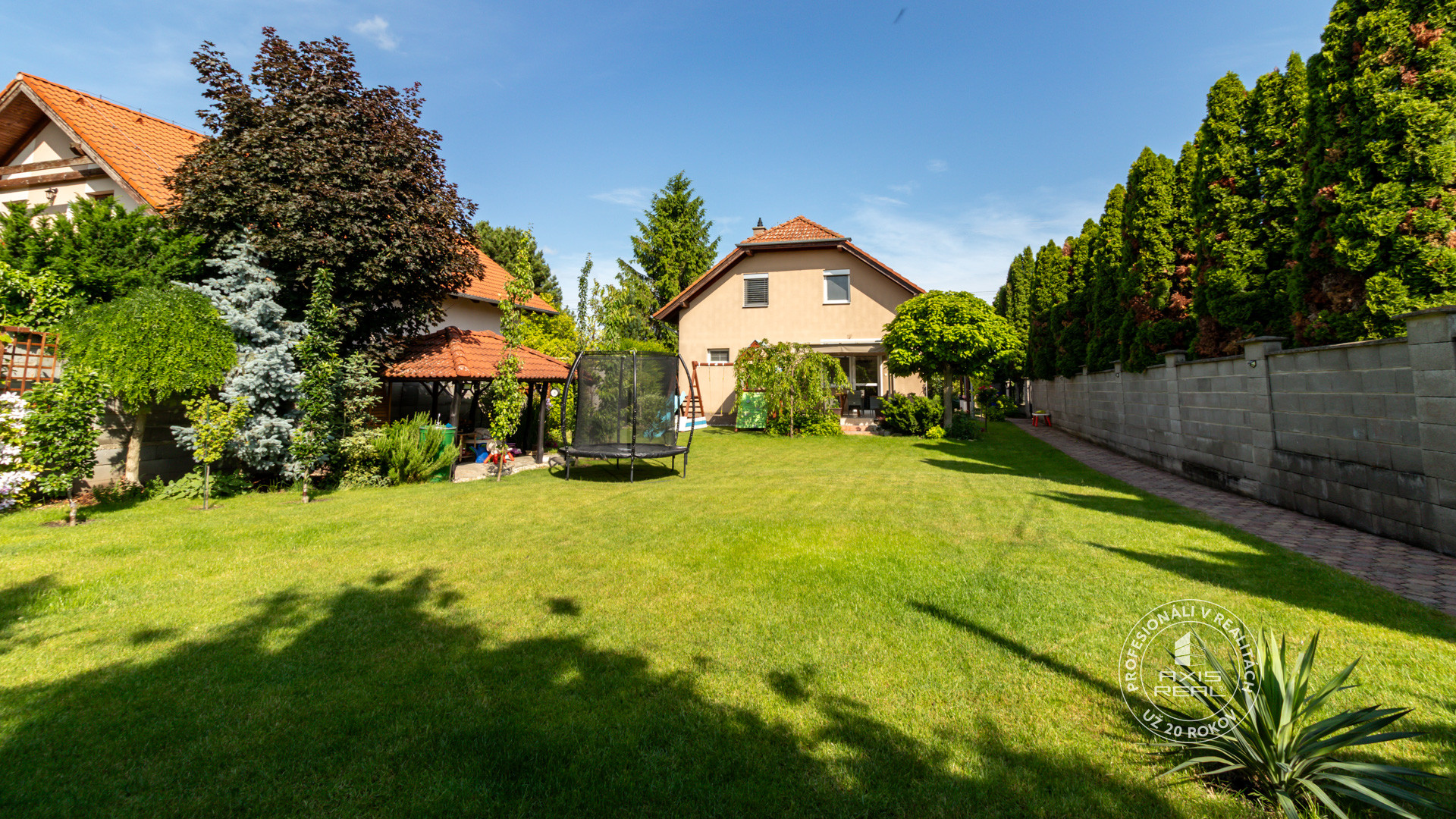  5-izbový rodinný dom, GARÁŽ, Hviezdoslavov, Umelecká ul.