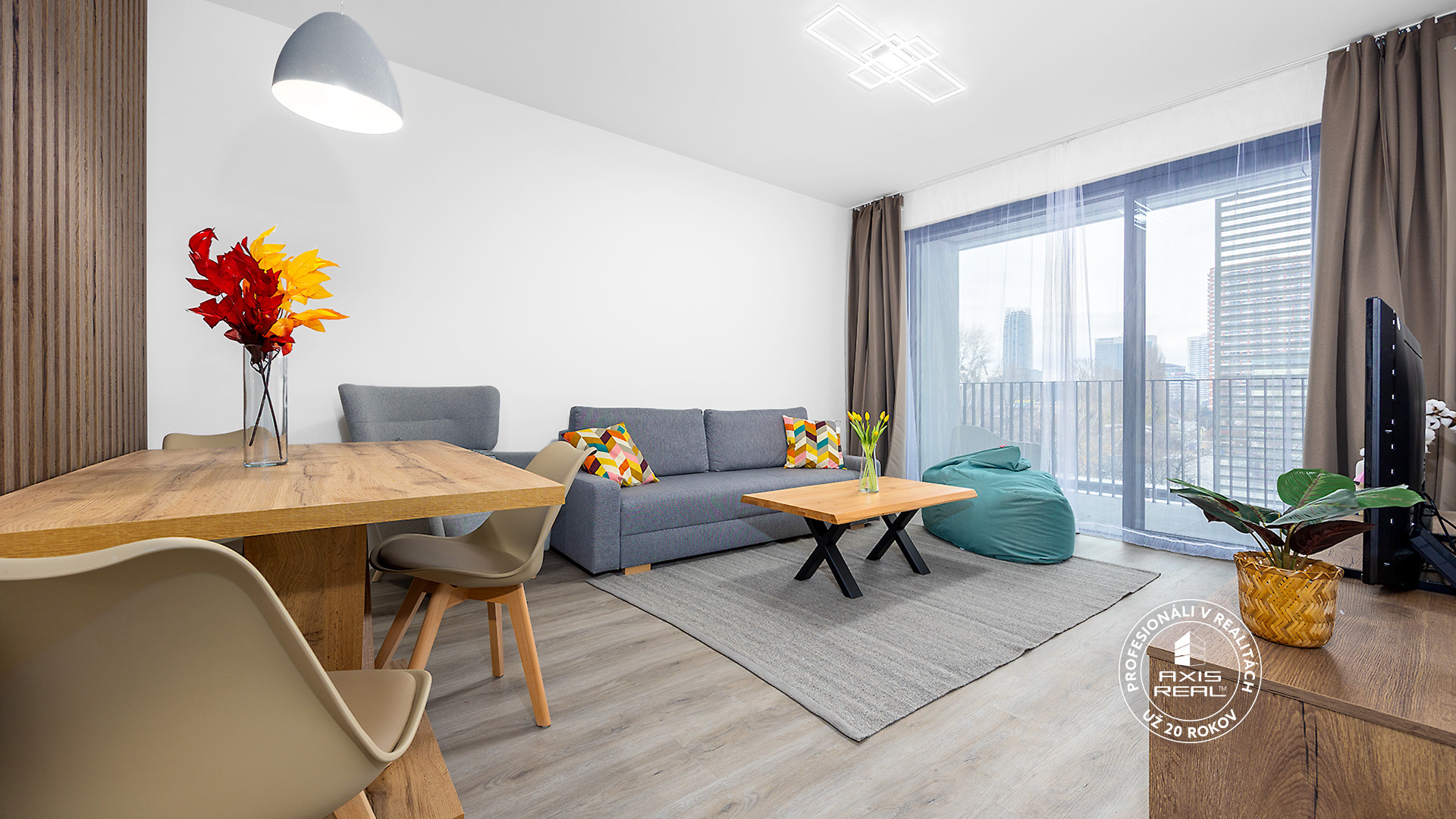  ZARIADENÝ 2-izbový byt s LODŽIOU, PARKOVANÍM a pivnicou