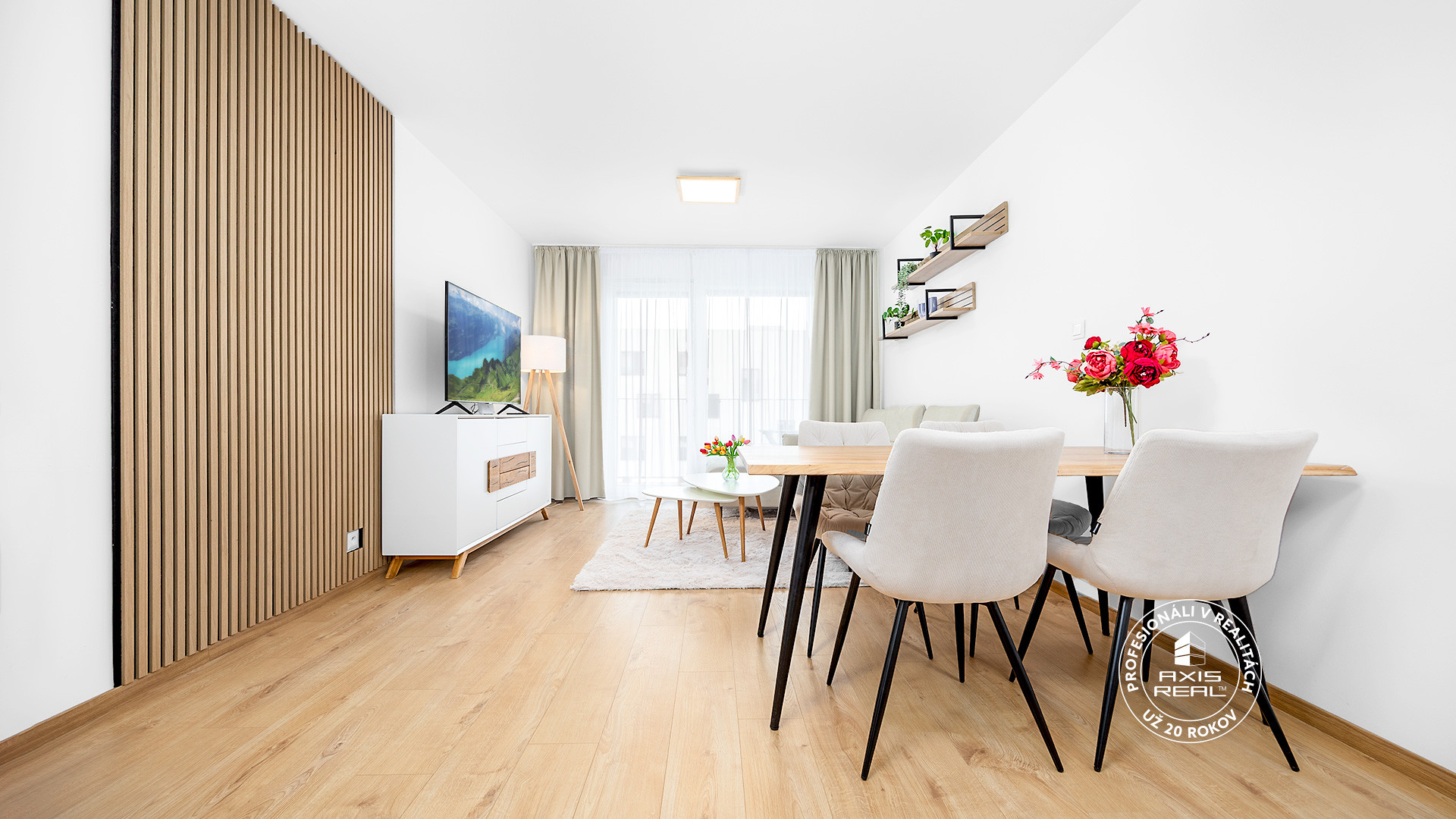  ELEGANTNE ZARIADENÝ 2-izbový byt s LODŽIOU a PARKOVANÍM