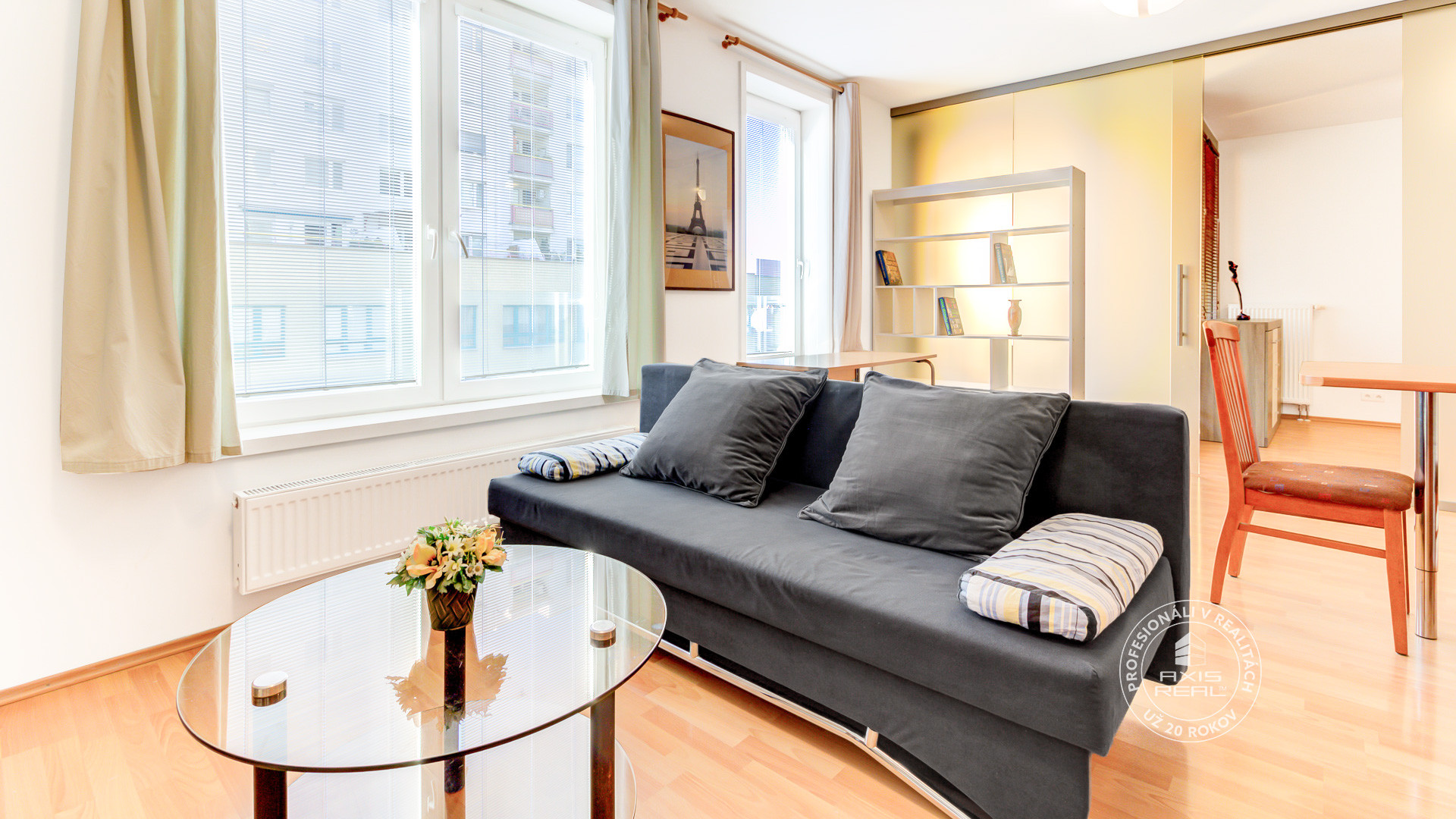  Sunny 2-room Apartment with a LOGGIA and PRIVATE GARDEN