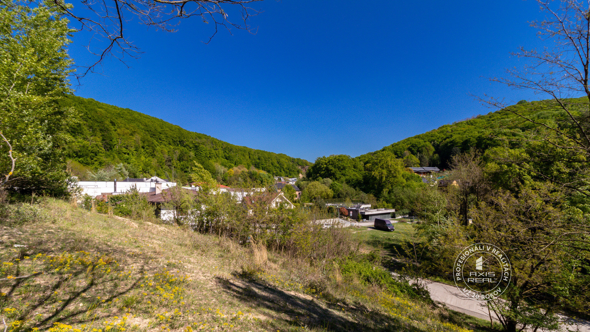 Pekný stavebný pozemok (859 m2) v Marianke