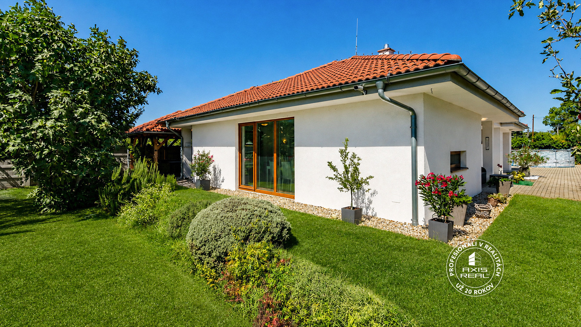  NOVÝ rodinný dom s VEĽKOU ZÁHRADOU a PRESTREŠENOU TERASOU