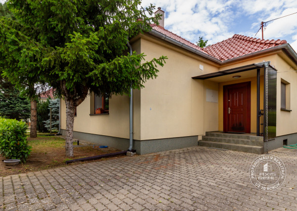  Rodinný dom, veľký pozemok, krásna záhrada, Ivánka p.D.