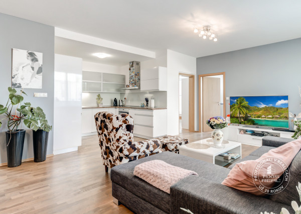 Rent Three bedroom apartment, Three bedroom apartment, Stromová, Brati
