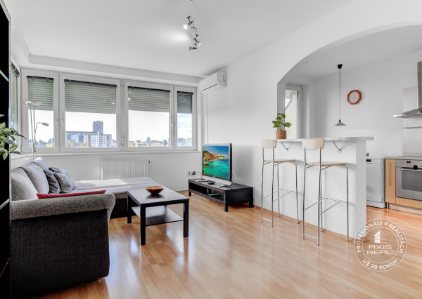  Veľký 2-izb. byt, lodžia-pivnica-parkovanie, Sv. Vincenta