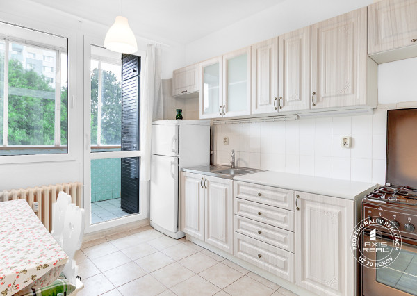  Priestranný 3-izbový byt, BA V. Petržalka, Smolenická ul.