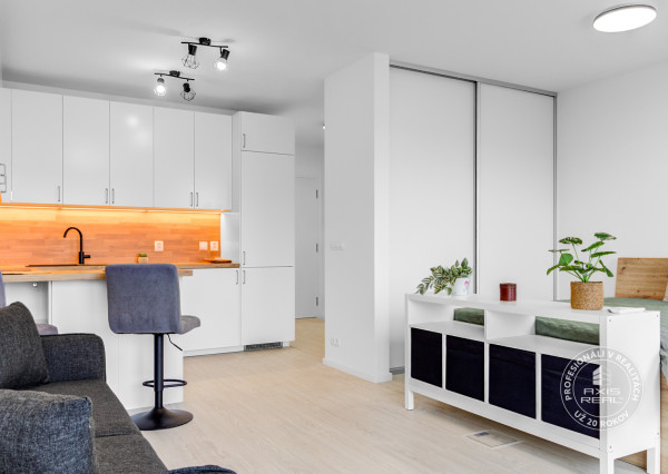  Nový slnečný 1,5i byt, klimatizácia, garáž, park. státie