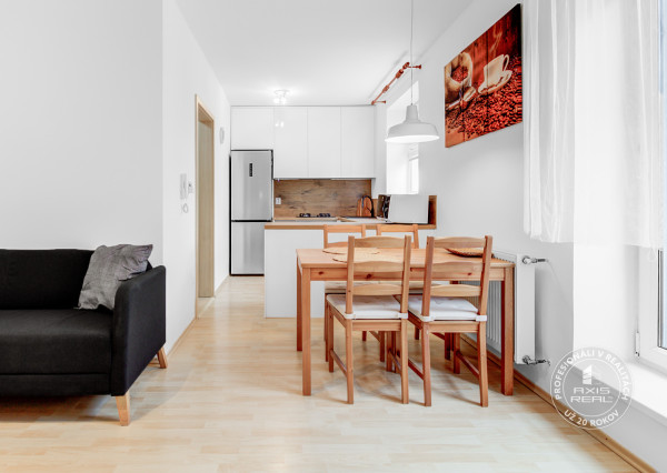  Slnečný 2i byt, pivnica, internet, výborná lokalita-Niťová