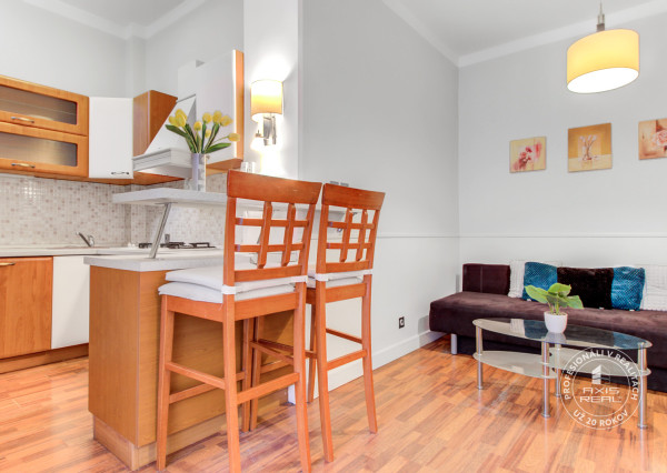  NICE 4-room apartment divided into TWO SEPARATE APARTMENTS