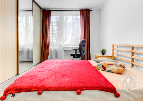  Zariadený 2-izbový byt, DVE NEPRIECHODNÉ IZBY, OC RETRO