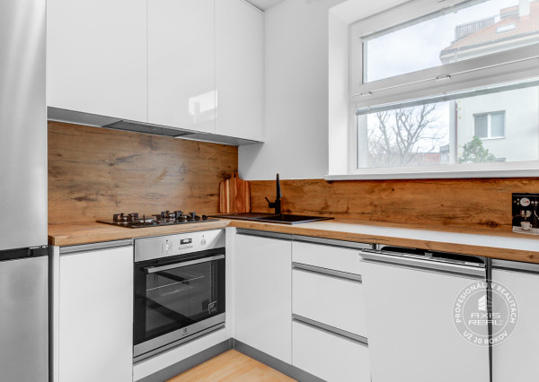 One br. apt. internet and storage included, great location Nitova St.