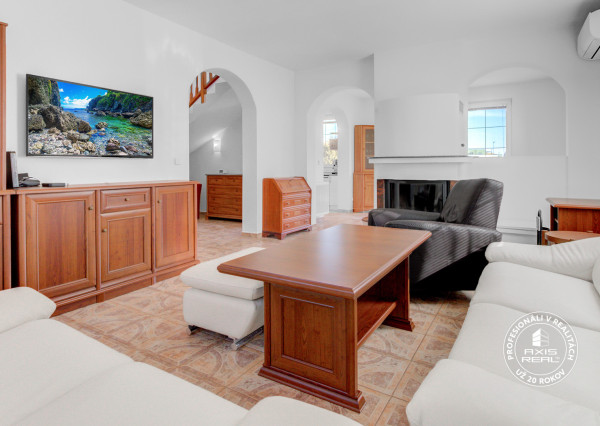  Dvojpodlažný 4i dom, garáž, altánok, veľký pozemok 1436 m2