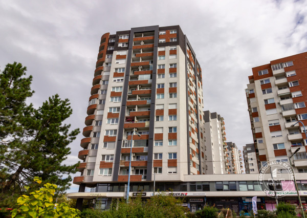  Parkovacie miesto v garáži, Perla Ružinova, Kaštieľska
