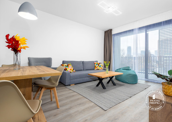  ZARIADENÝ 2-izbový byt s LODŽIOU, PARKOVANÍM a pivnicou