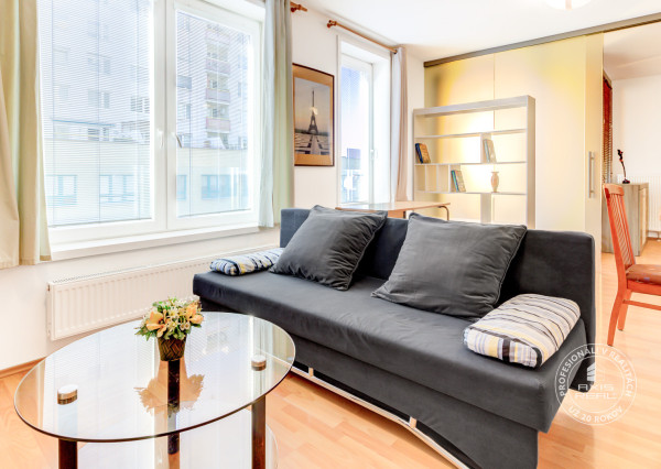  Sunny 2-room Apartment with a LOGGIA and PRIVATE GARDEN